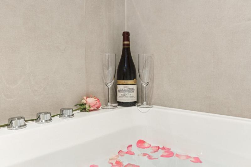 Lavie Maison Hot Tub And Ac Near Arc De Triomphe Paris Exterior foto